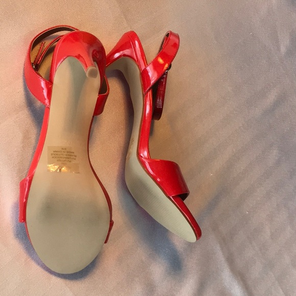 NEW Steve Madden Red Patent Heels - Picture 5 of 6